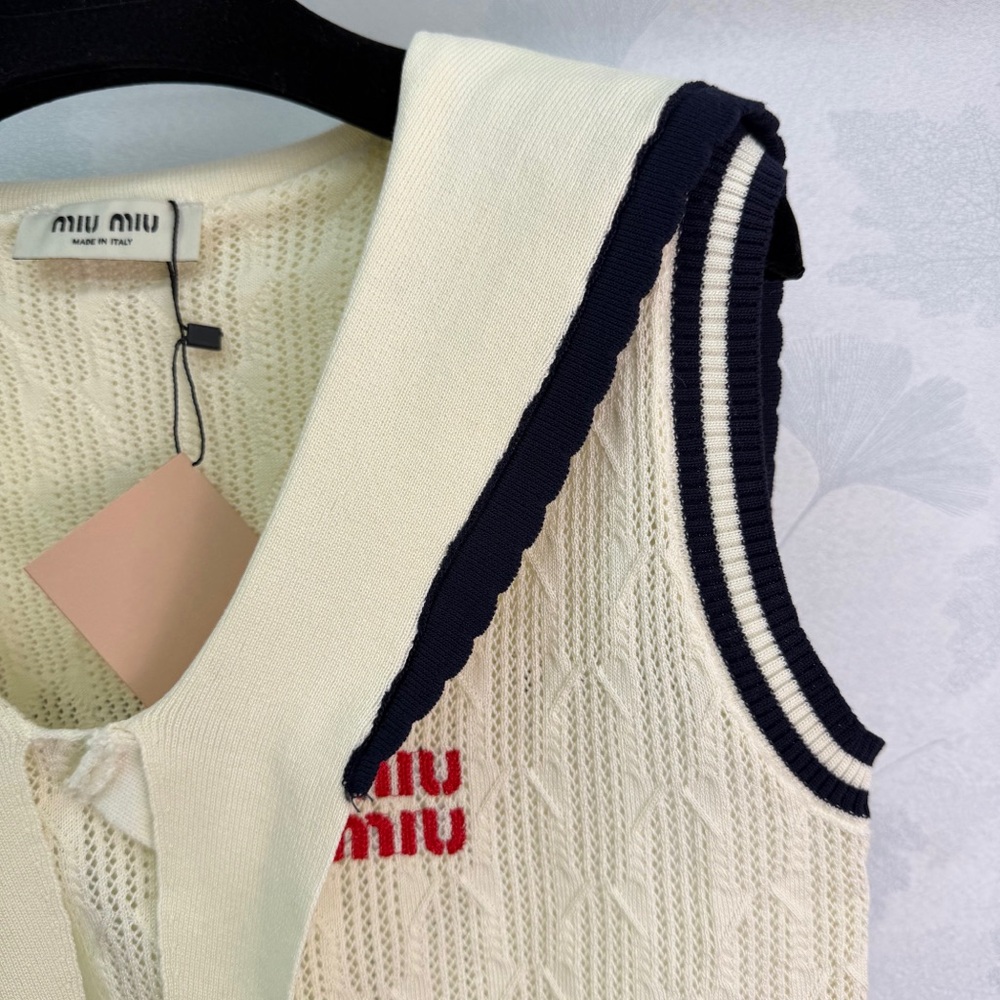 Miu Miu Cream Knit Sailor-Style Tank with Navy Trim and Red Logo - Picture 7 of 9